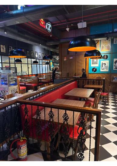 Pop Tate's Dadar - View 1