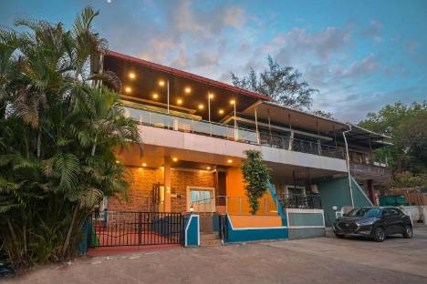 Arya Villa - view 2